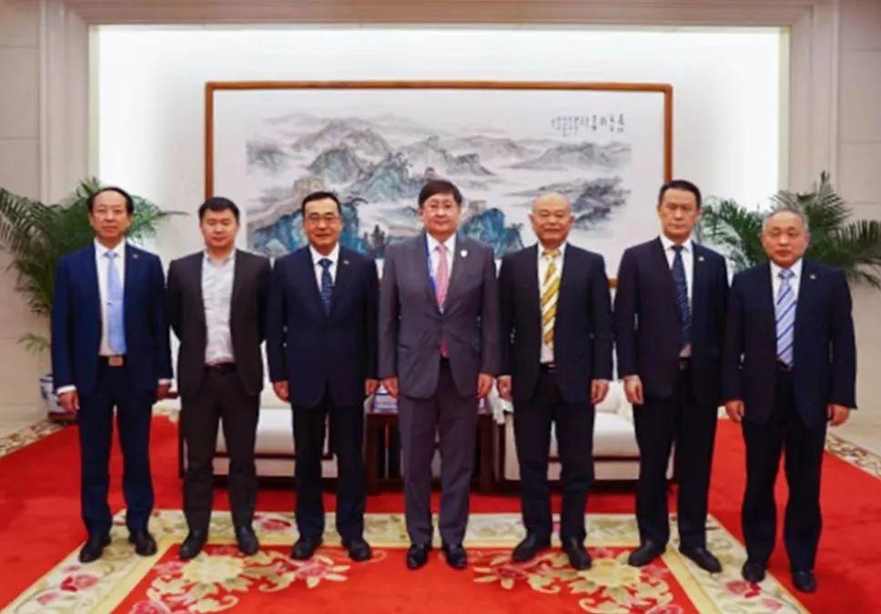陈云与蒙古国副总理呼日勒巴特尔举行会谈